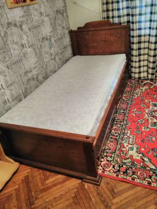 Кровать из массива 90х200, с матрасом