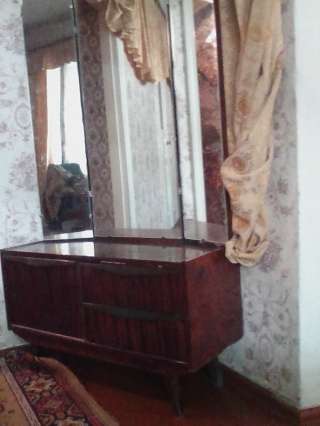 Трюмо с зеркалом