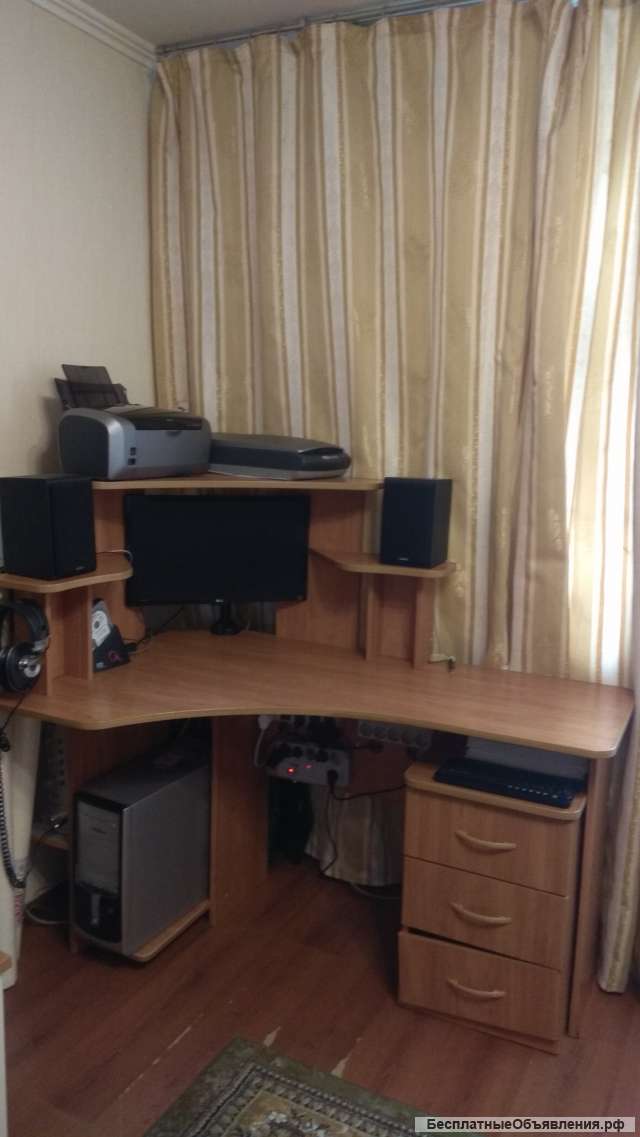 Компьютерный стол угловой