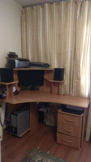 Компьютерный стол угловой