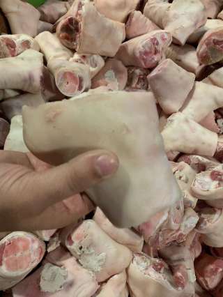 Субпродукт свинины-обрези свиных ног, рульки, култышка, -3р./кг -Свежезамороженная.