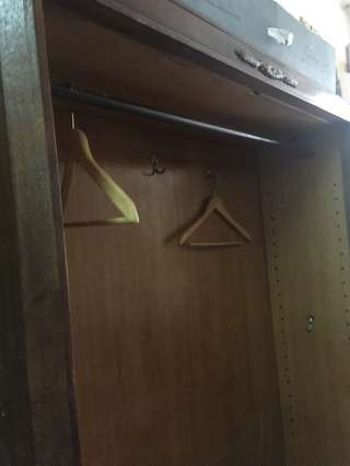 Вешалка для одежды со штангой и крючками. ТОРГ.