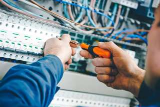 Электромонтажные работы и замена ваших электрических сетей