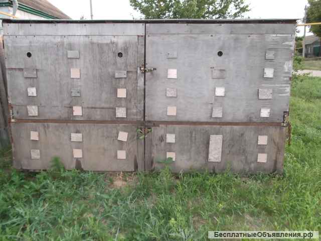 Два каркаса для перевозки птицы