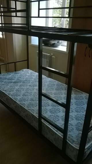 Кровать металлическая двухъярусная с металлическими ламелями, кровать для гостиниц, хостела, общежитий
