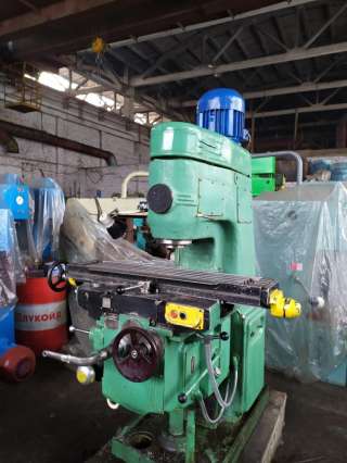 Станок вертикальный консольно-фрезерный 6Н11