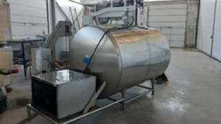 Танк-охладитель, объем — 2,5 куб. м., с мешалкой