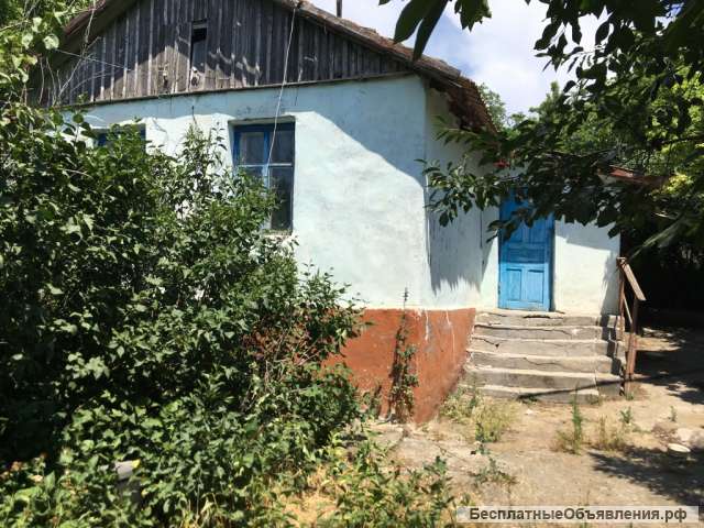 Домовладение в с. Казанки Бахчисарайского района общей площадью дома-35 м2.