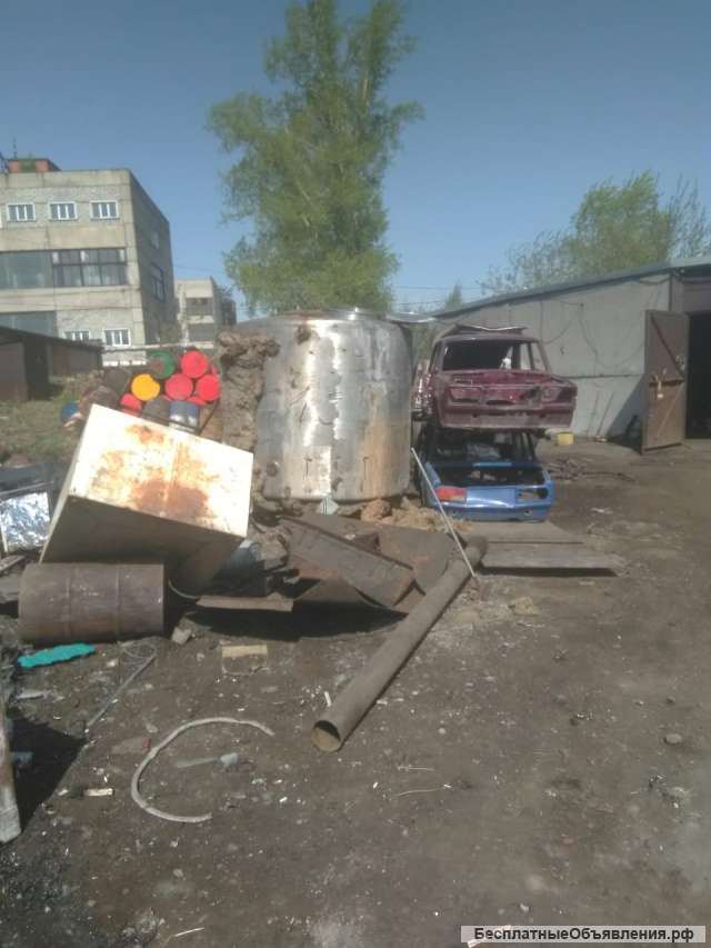 Емкости вертикальные из нержавеющей стали б/у, на 13 куб.м3