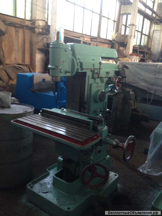 Универсально-фрезерный станок 676П