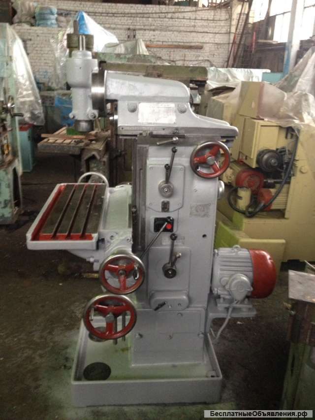 Универсально-фрезерный станок 6В75