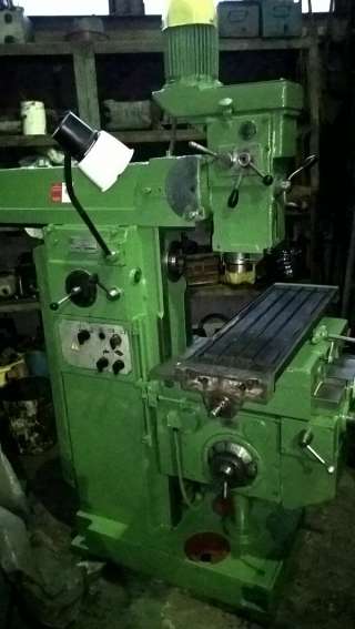 Универсально-фрезерный станок 6Т80Ш