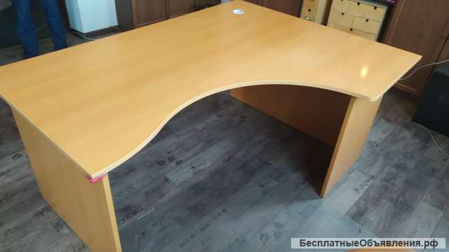 Стол письменный угловой