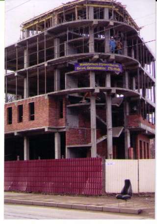 Бригаду строителей -бетонщиков 4-5 человек