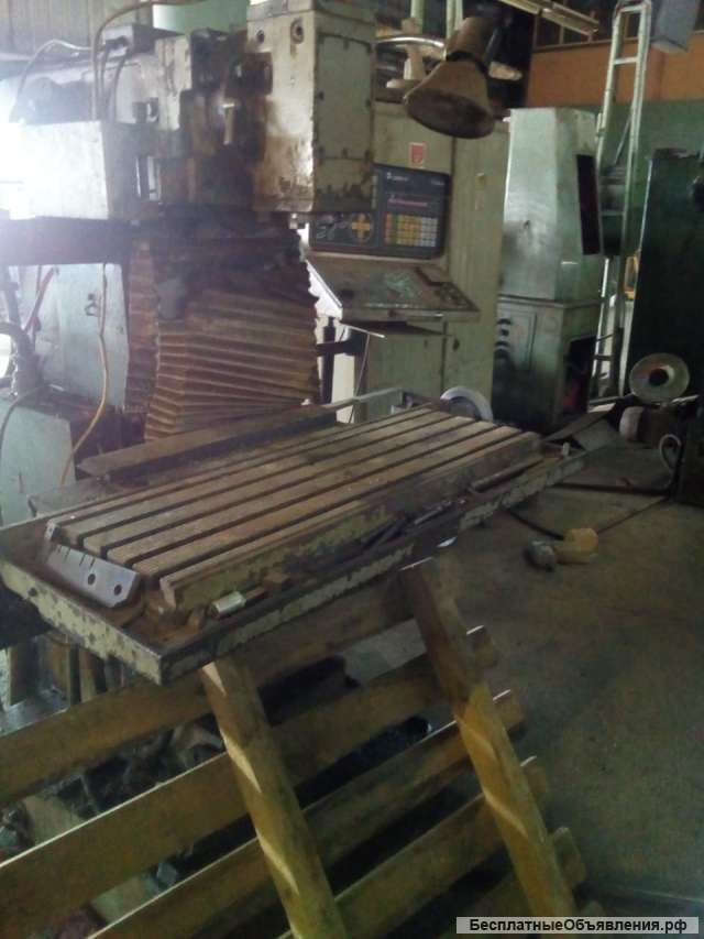 Широкоуниверсальный инструментальный фрезерный станок 6720ВФ2