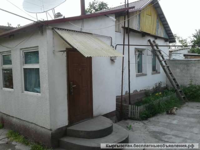 Г Бишкек /центр Продается два дома на одном участке