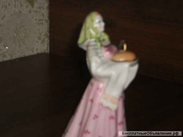 Фигурка «Добро пожаловать» («Хлеб-соль»), фарфор