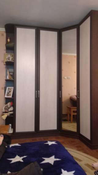 Угловой шкаф и полка под телевизор