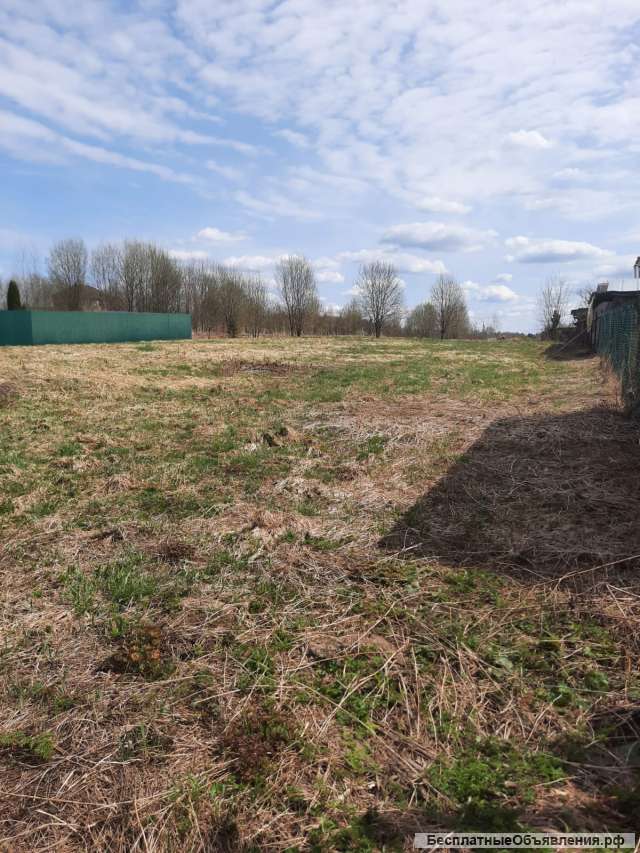 Участок в жилой деревне у водохранилища и леса. ЛПХ