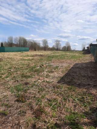 Участок в жилой деревне у водохранилища и леса. ЛПХ