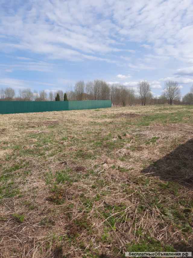 Участок в жилой деревне у водохранилища и леса. ЛПХ