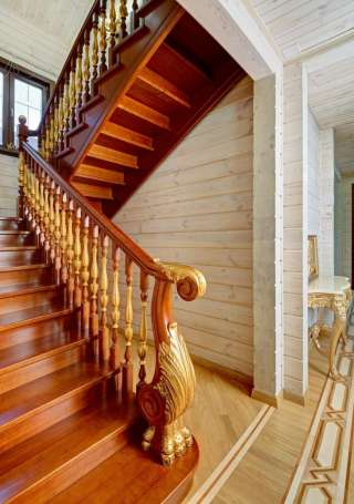 Изготовление и монтаж лестниц из дерева