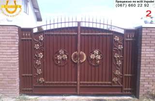 Ковані ворота, балкони