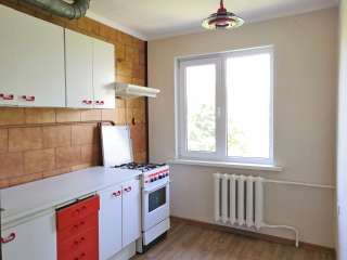 2к.квартиру продам ЧМР ул. Селезнёва. С ремонтом. пл.45кв.м. Хозяйка.
