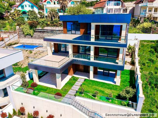 Элитный трёхэтажный дом в стиле хай-тек. Сочи, микрорайон Приморье