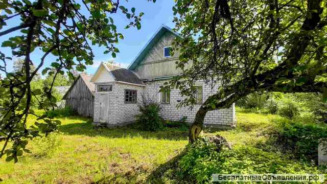 Кирпичный дом с хоз-вом и баней рядом с речкой, 50 соток земли