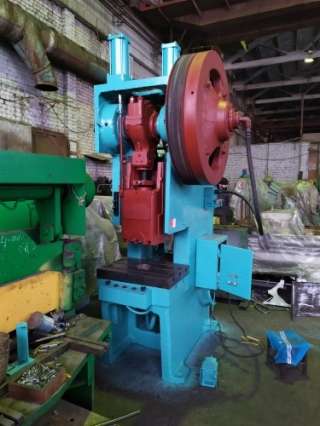 Кривошипный механический пресс КД 2128К (усилие 63т)