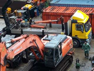 Для экскаваторов б/у запчасти, выкуп аварийной и сгоревшей, поломанной техники