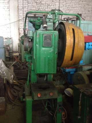 Однокривошипный наклоняемый пресс КД2320