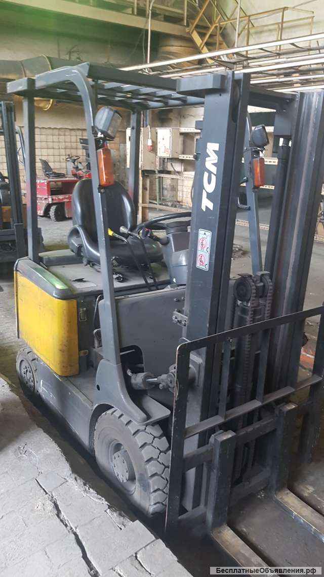 Электрический вилочный погрузчик