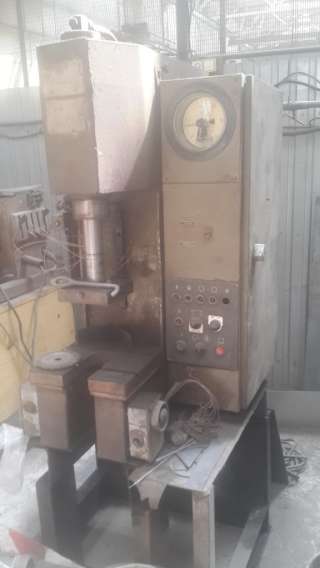 Пресс гидравлический одностоечный П6316А