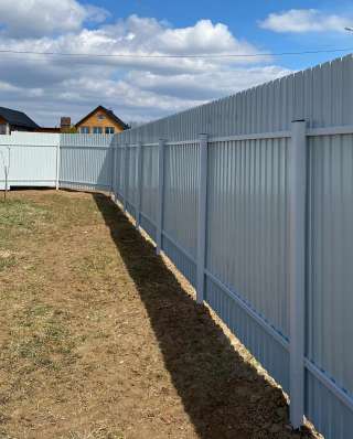 Установка заборов из проф.листа.