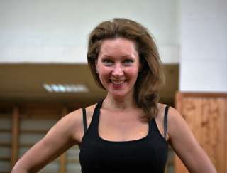 Фитнес молодым мамам и женщинам с начальным уровнем подготовки в зале в центре Москвы