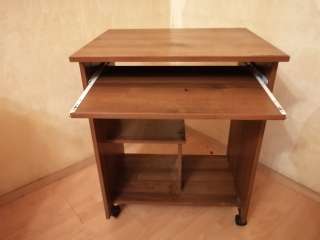 Компьютерный стол на колёсиках продаю