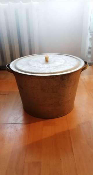 Алюминиевый бак с крышкой продаю