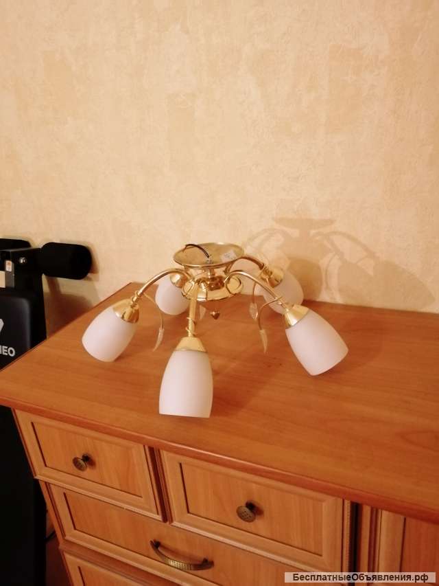 Люстру продаю