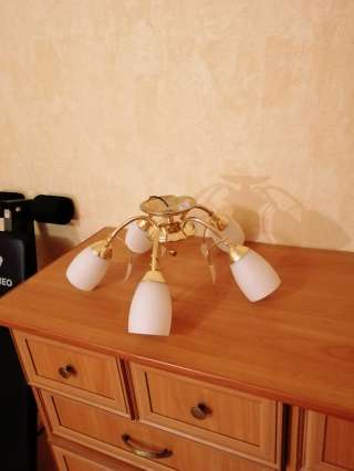 Люстру продаю