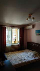 Благоустроенную двухкомнатную квартиру в поселке Приморский