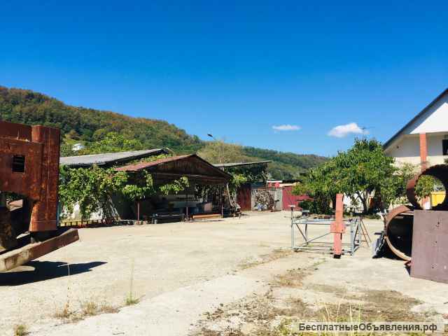 В Сочи производственно - складскую базу на 44 сотках земли