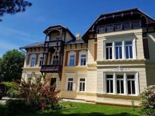 Bиллa 870 м2, земельный участок 1 702 м2 в курортном городе Теплице
