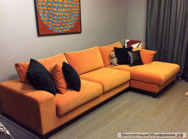 Почти новый угловой диван