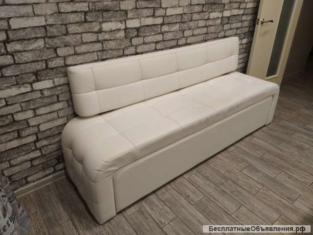 Кухонный кожаный диван