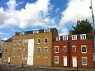 QUEENS COURT YARD высокостоящий дом в центре Dover Town