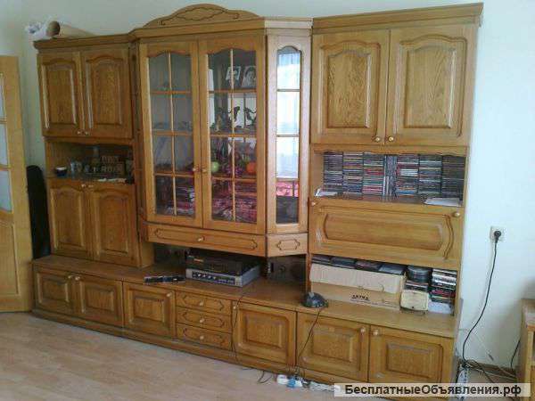 Стенка в отличном состоянии с комплектом мебели