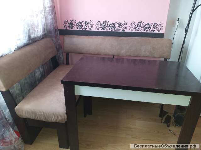 Кухонный гарнитур со всей бытовой техникой