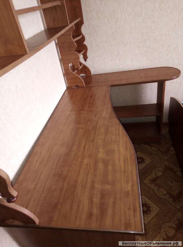 Стол компьютерный